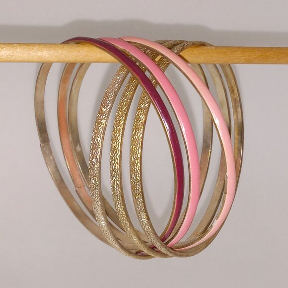 Retro 80s Pinks & Gold Tone Bangle Bracelet - Picture 2 of 9